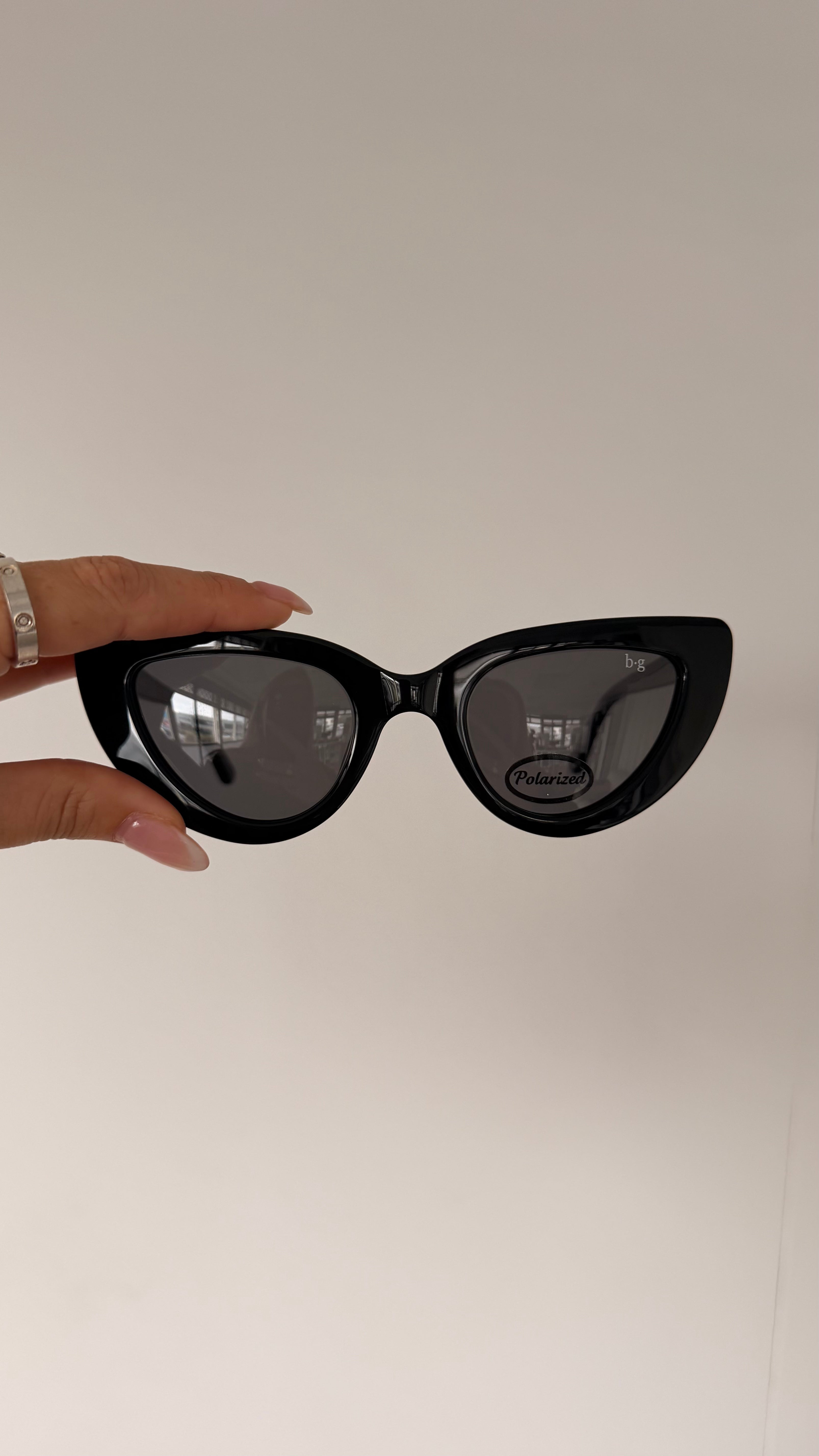 Rhia | Black Seconds and Samples