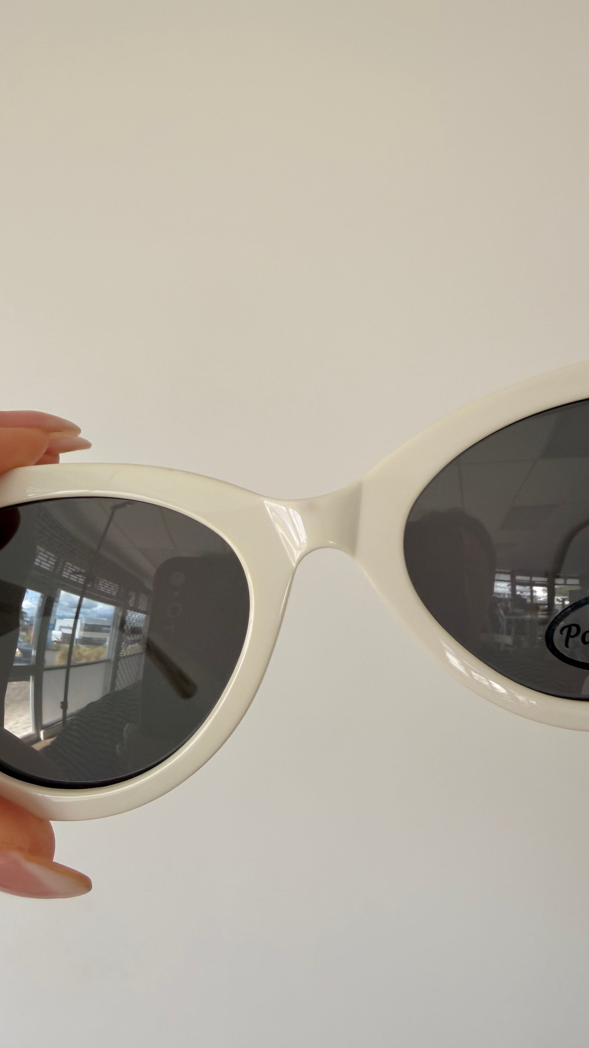 Demi | White Seconds and Samples