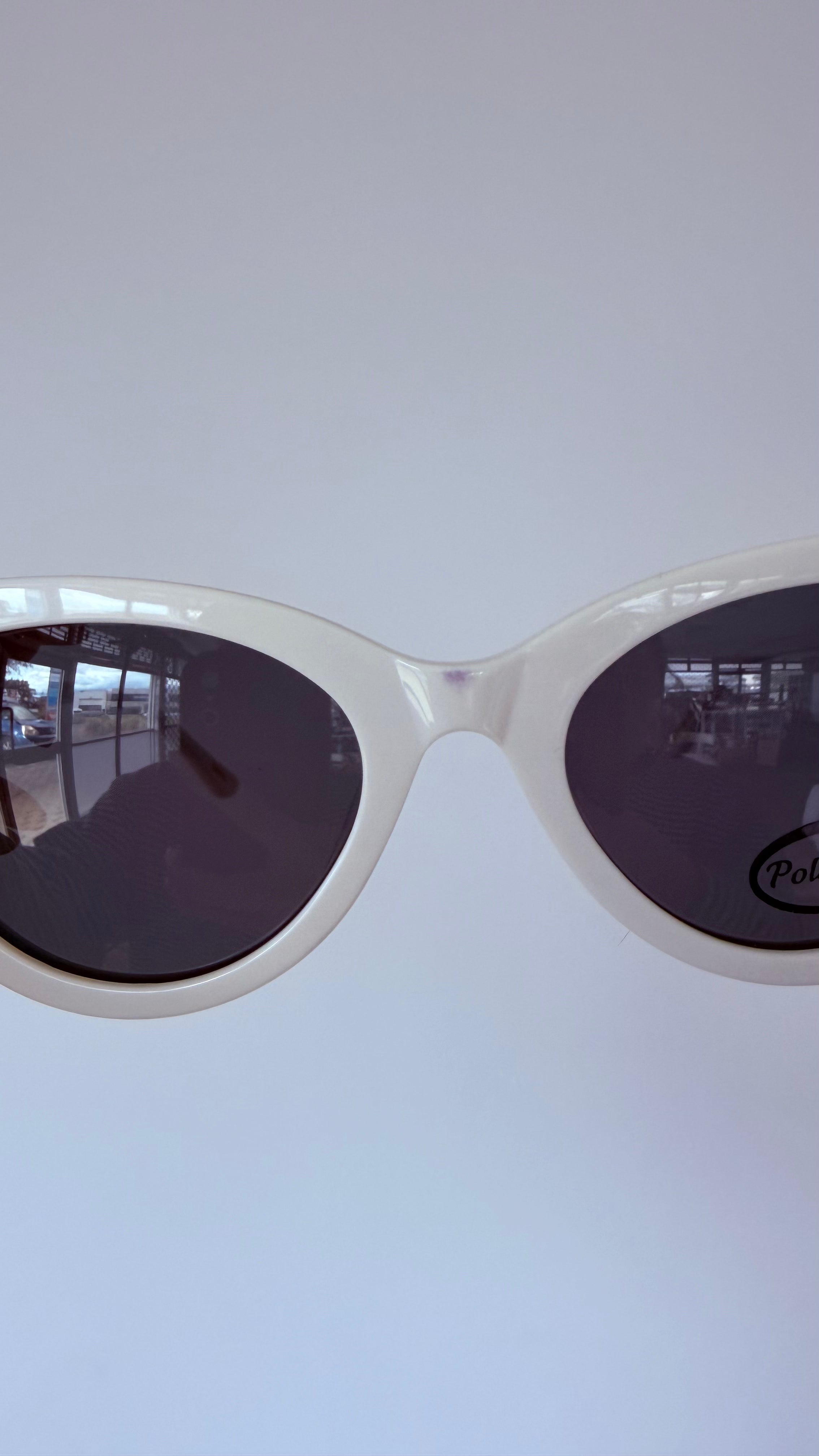 Demi | White Seconds and Samples