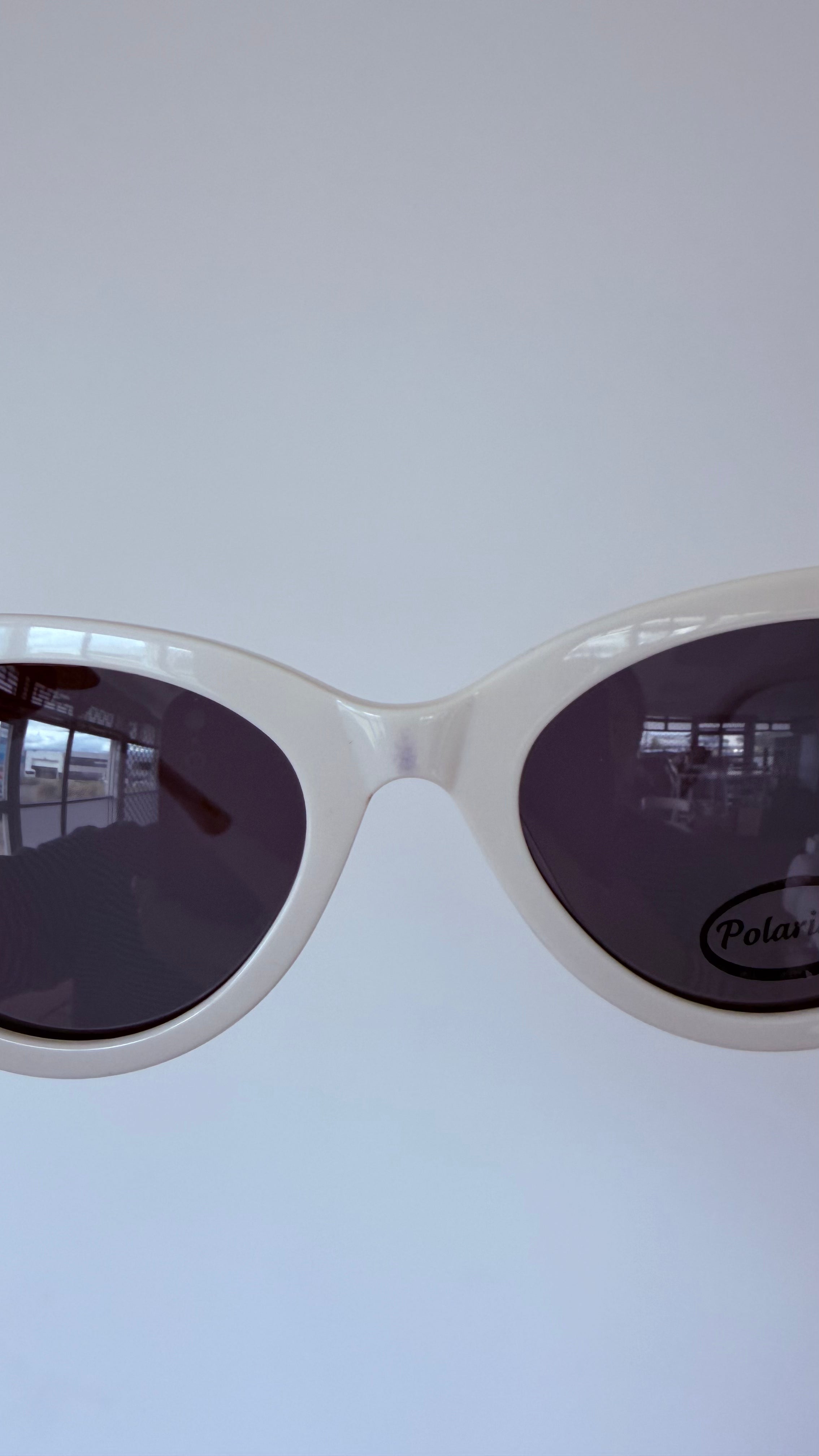 Demi | White Seconds and Samples